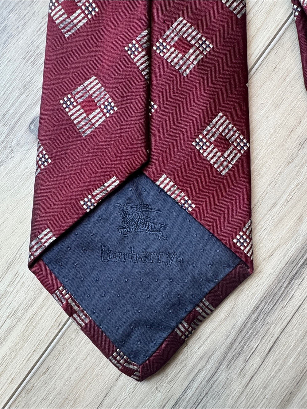 Vintage Burberrys of London tie - Picture 3 of 7